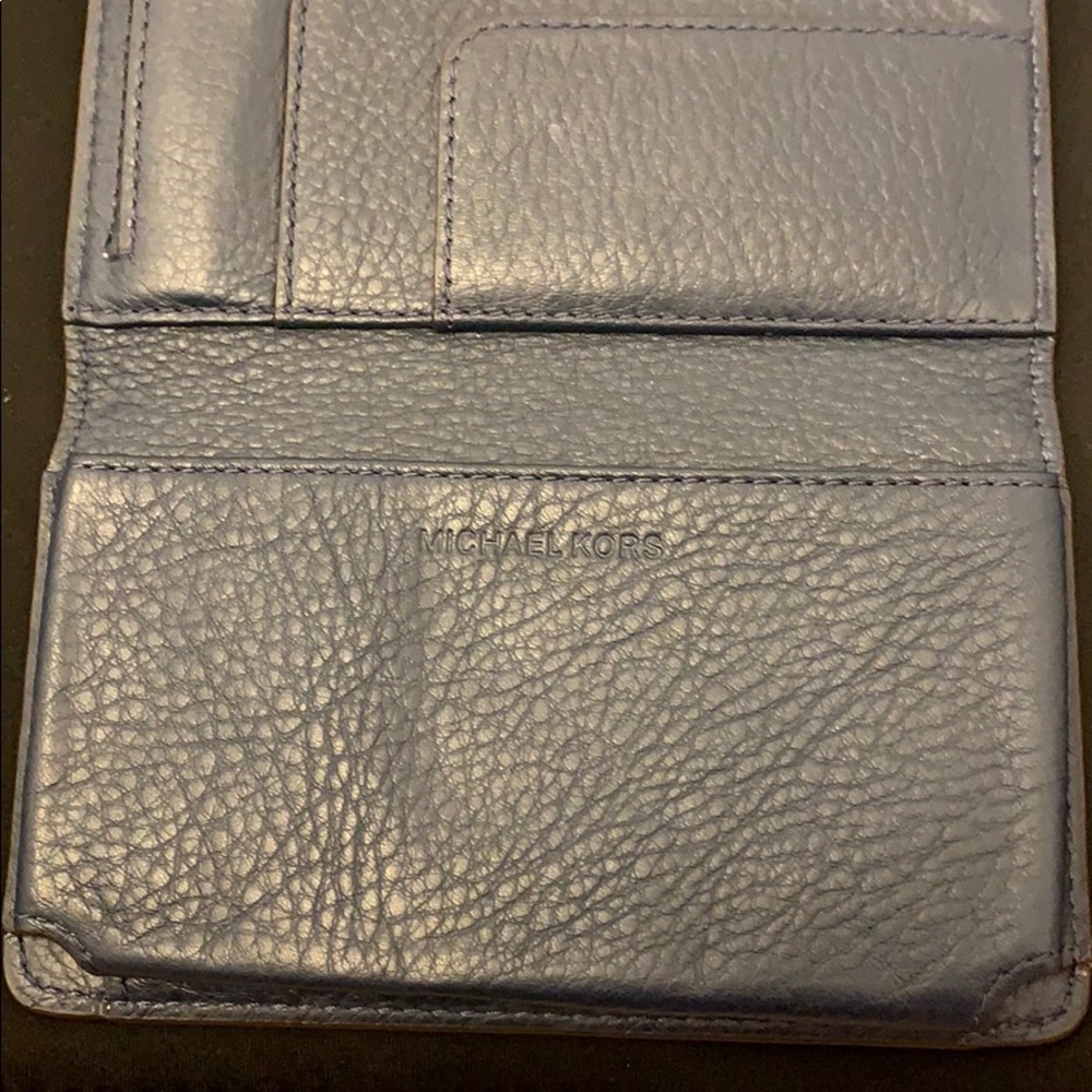 Michael Kors Wristlet: Fulton Large Multi-Function - Picture 5 of 8